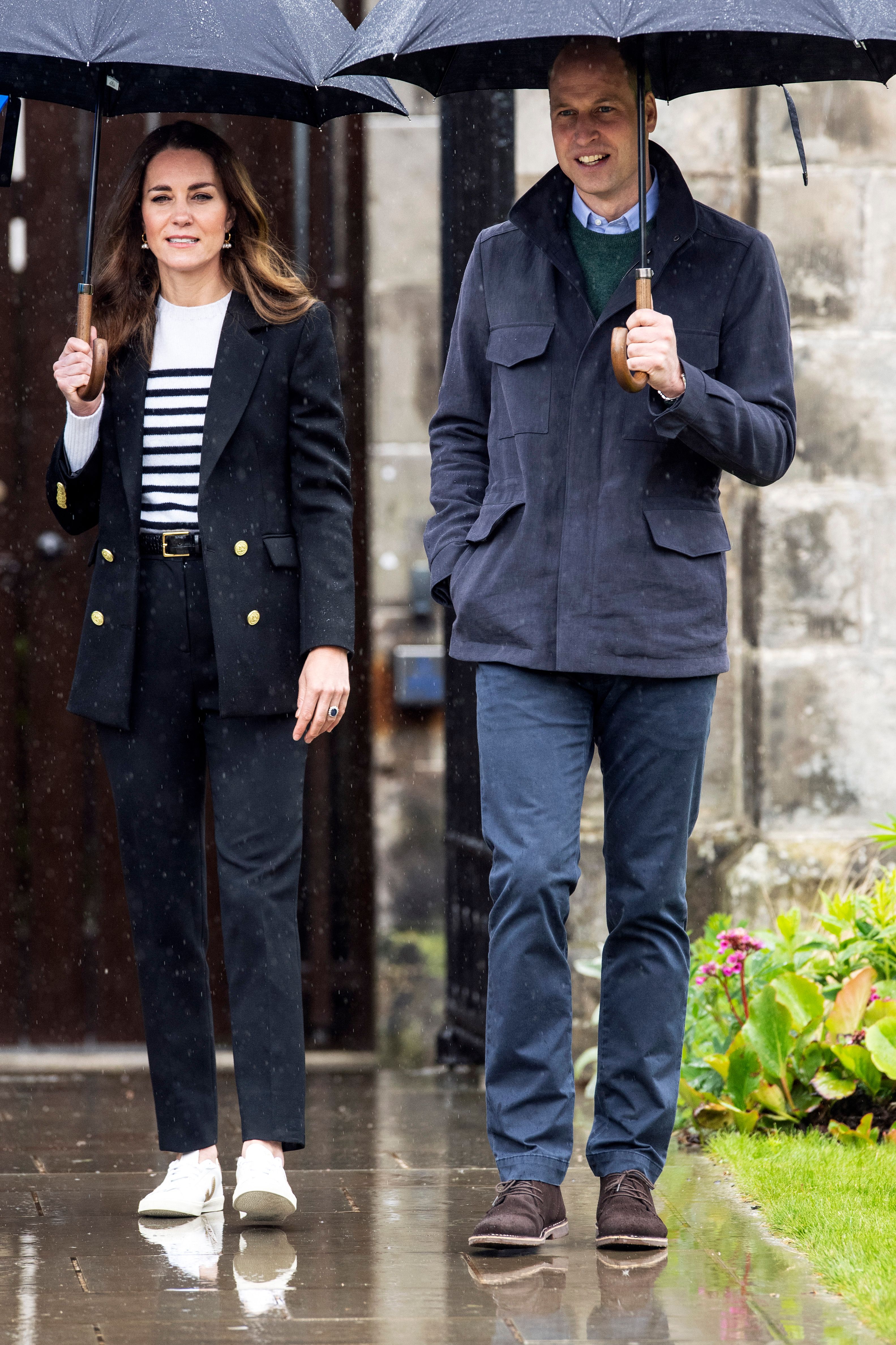 kate middleton wearing pants and sneakers