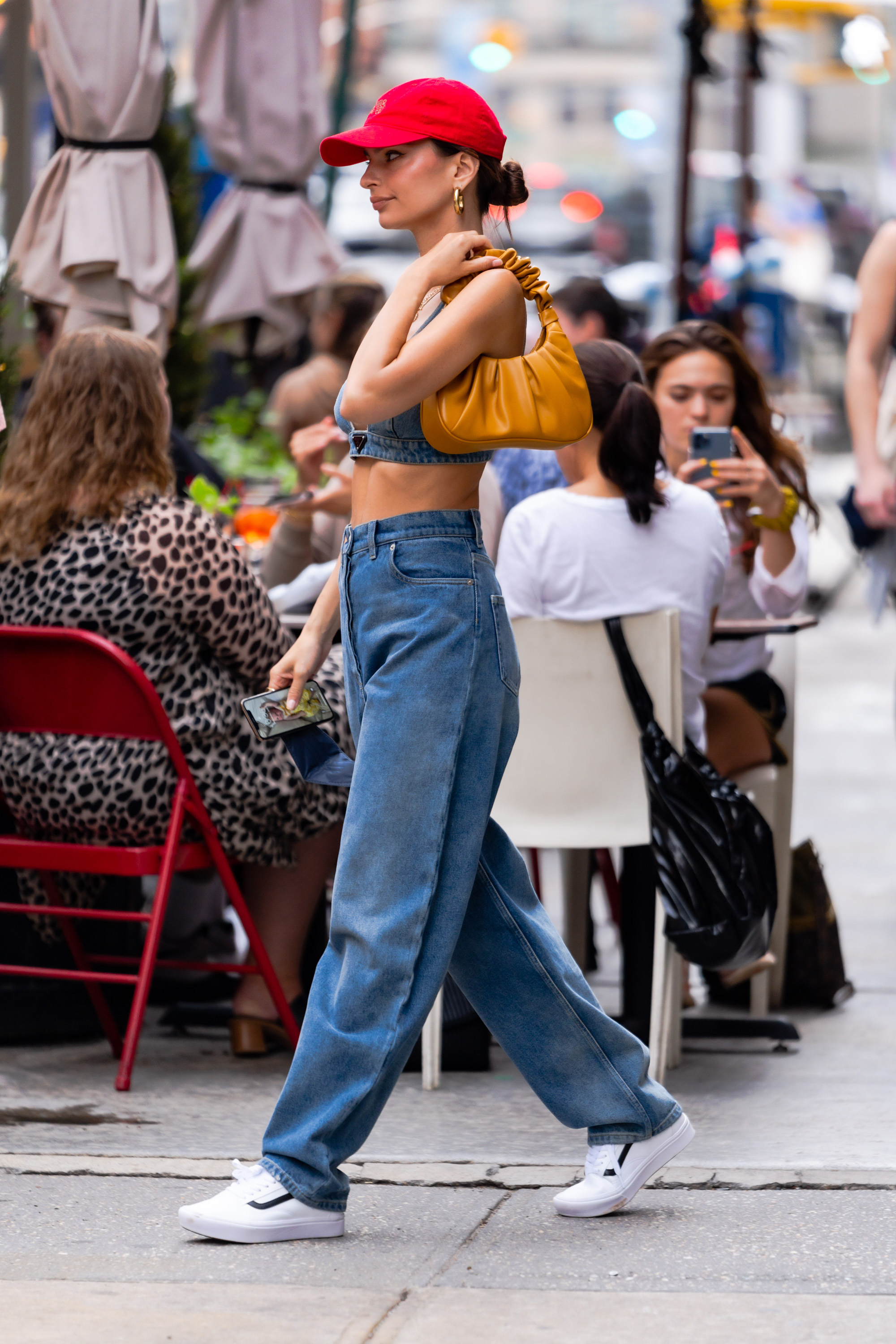 Emily Ratajkowski loves her $89 JW PEI shoulder bag so much she has it in  FOUR colors