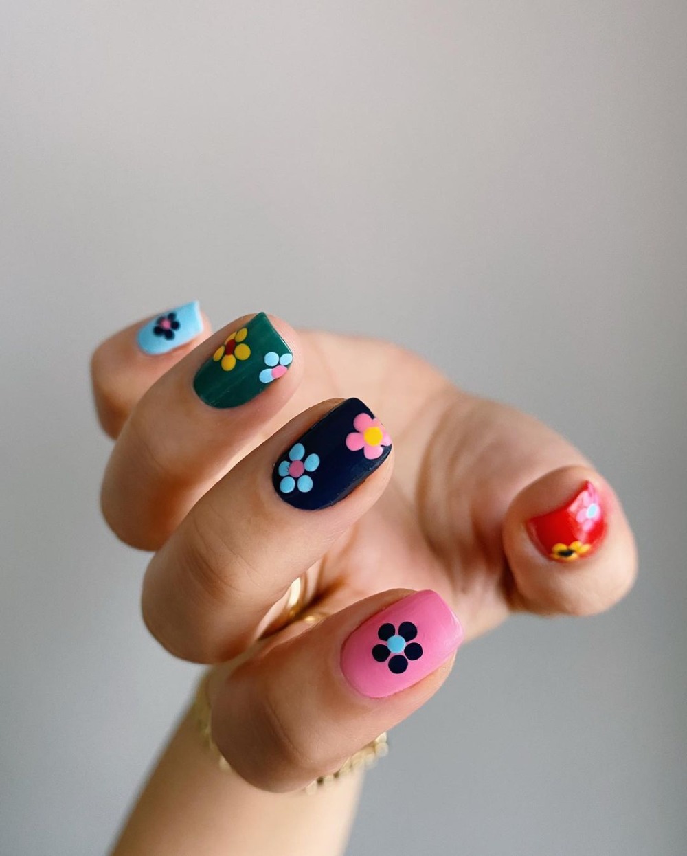 31 Pretty Floral Nail Designs to Save for a Rainy Day