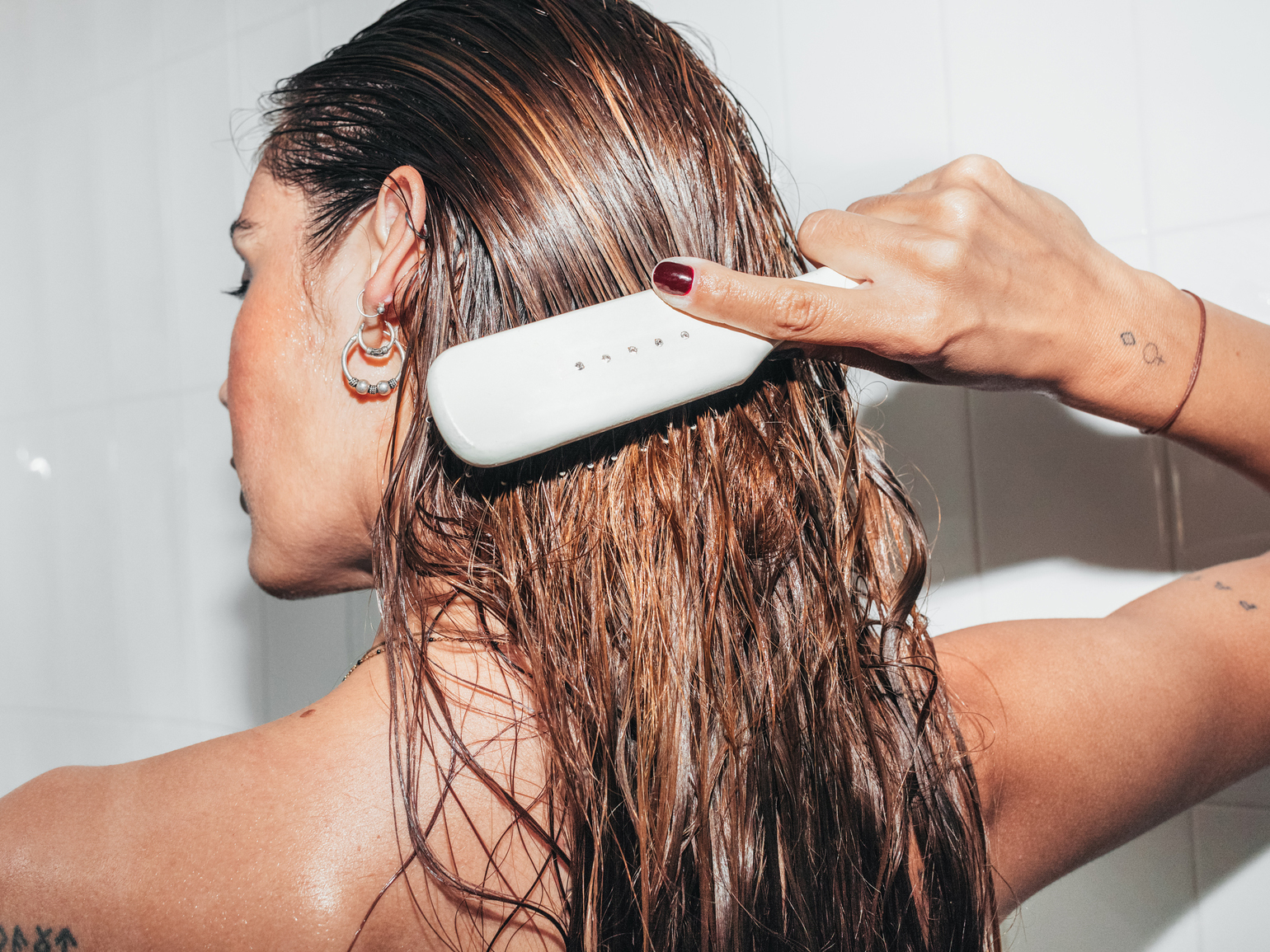 Here's How to Train Your Hair to Be Less Oily