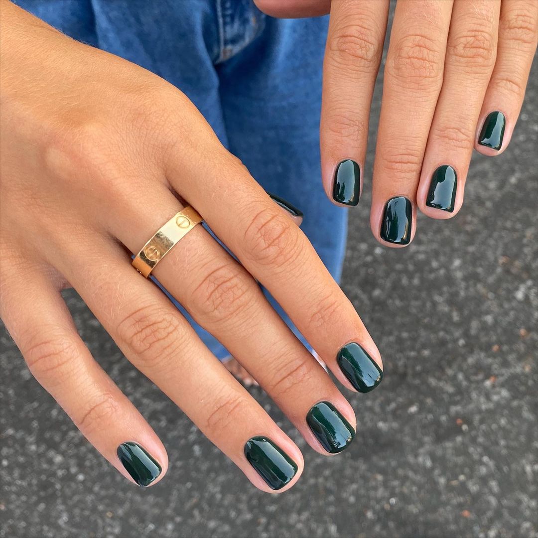 Cute Nail Colors: Forest Green