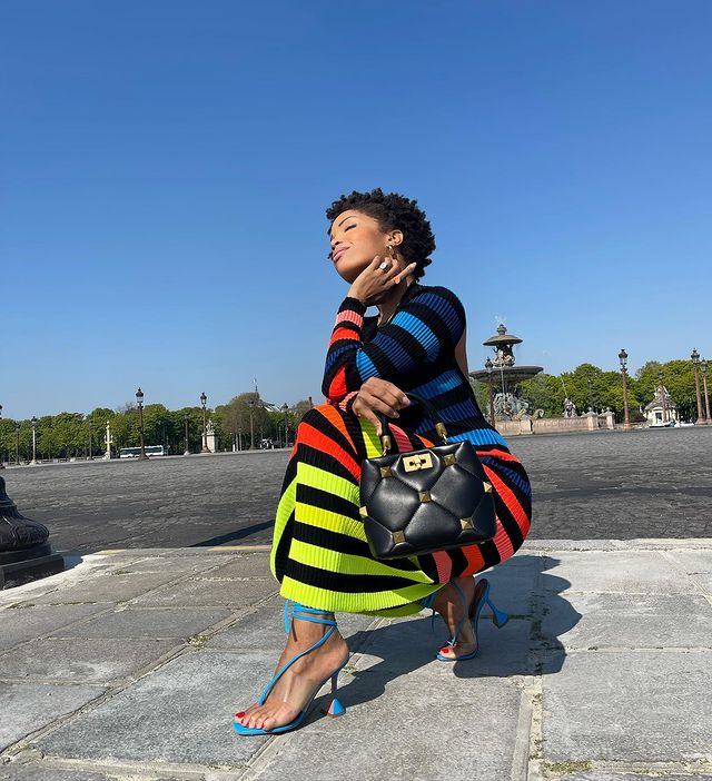 Shoes to Wear with Knitted Dresses: @slipintostyle wears a multicolour stripe dress with blue heeled sandals