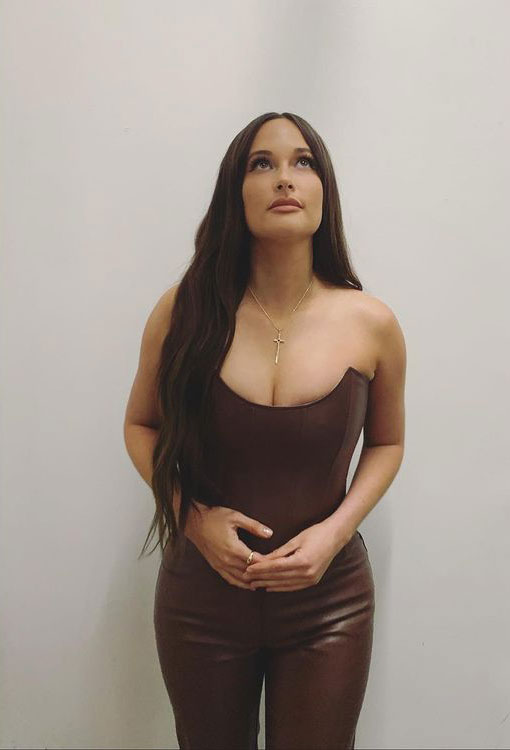 kacey musgraves wearing a corset and naked shoes