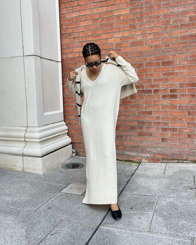 Long-Sleeve Knitted Dresses: @taniceelizabeth wears a beige long-sleeve knitted dress