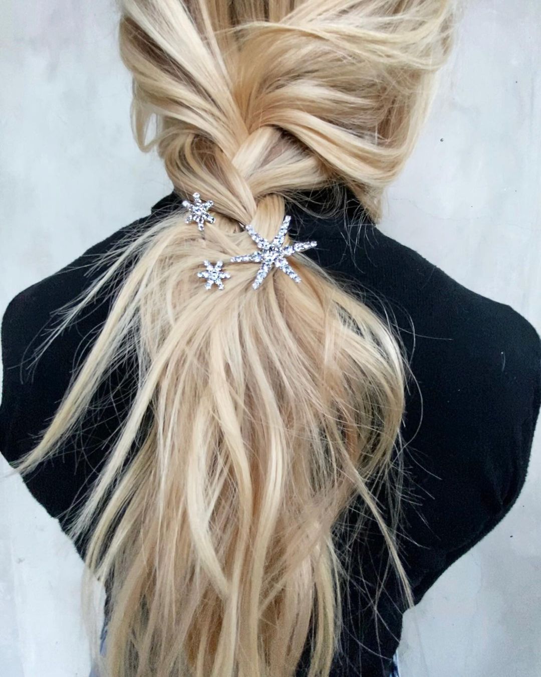 15 Easy Hairstyles You Can Do With a Hair Clip | Who What Wear