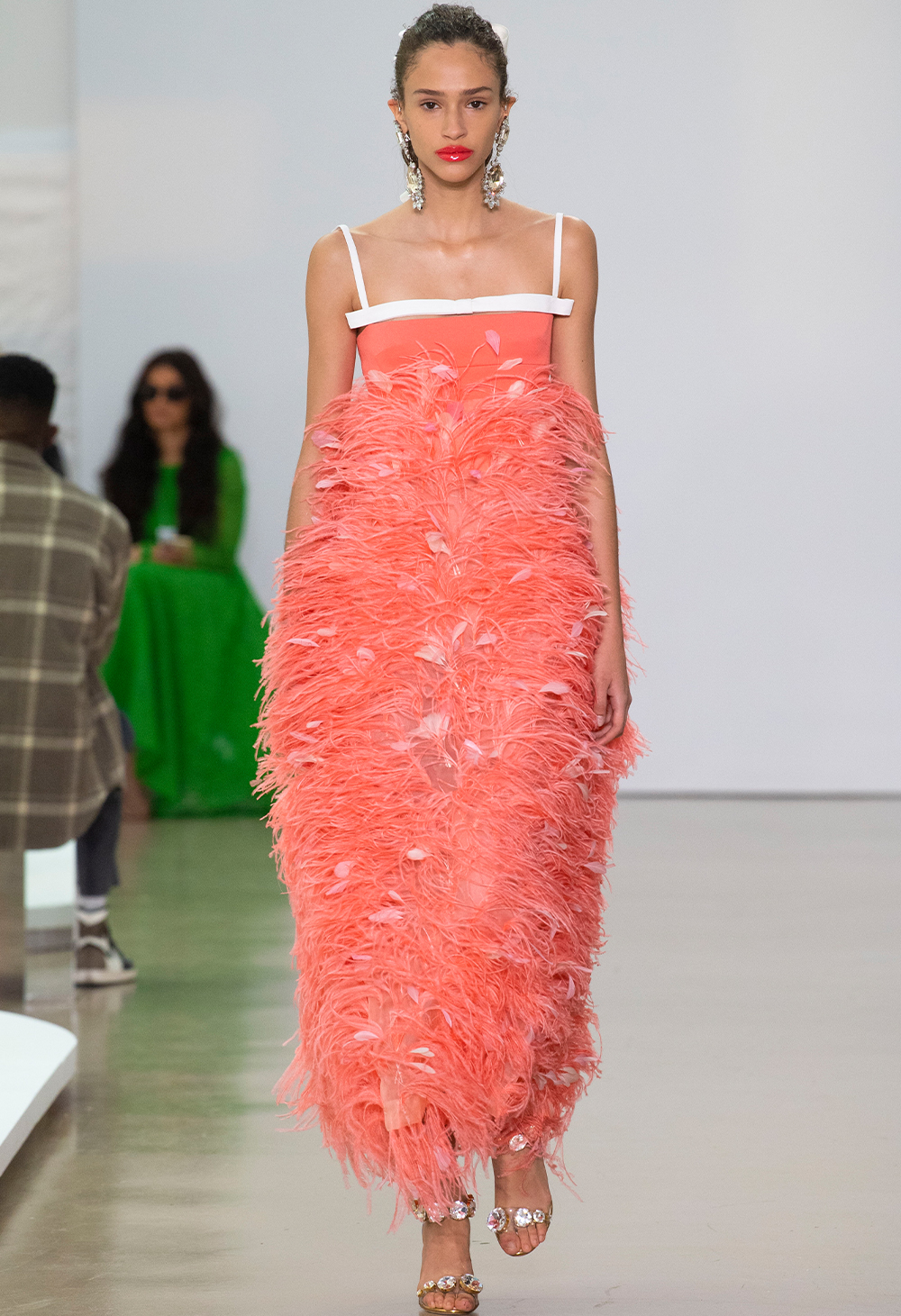 spring/summer 2022 fashion trends: feathers at Giambatista Valli