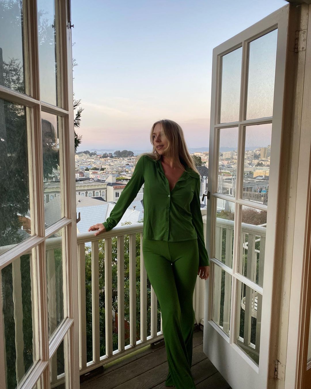 Spring 2022 Outfit Trends: @amandasorensonn wears a Kelly green co-ord