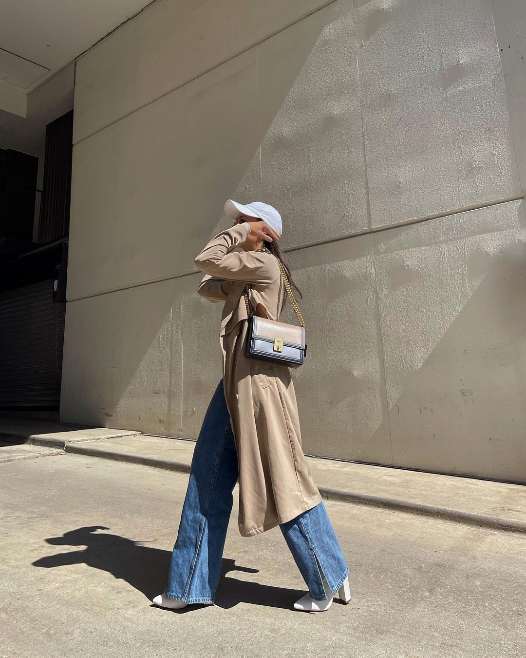 Classic Spring Outfits: @kaytiemo wears a trench coat and jeans