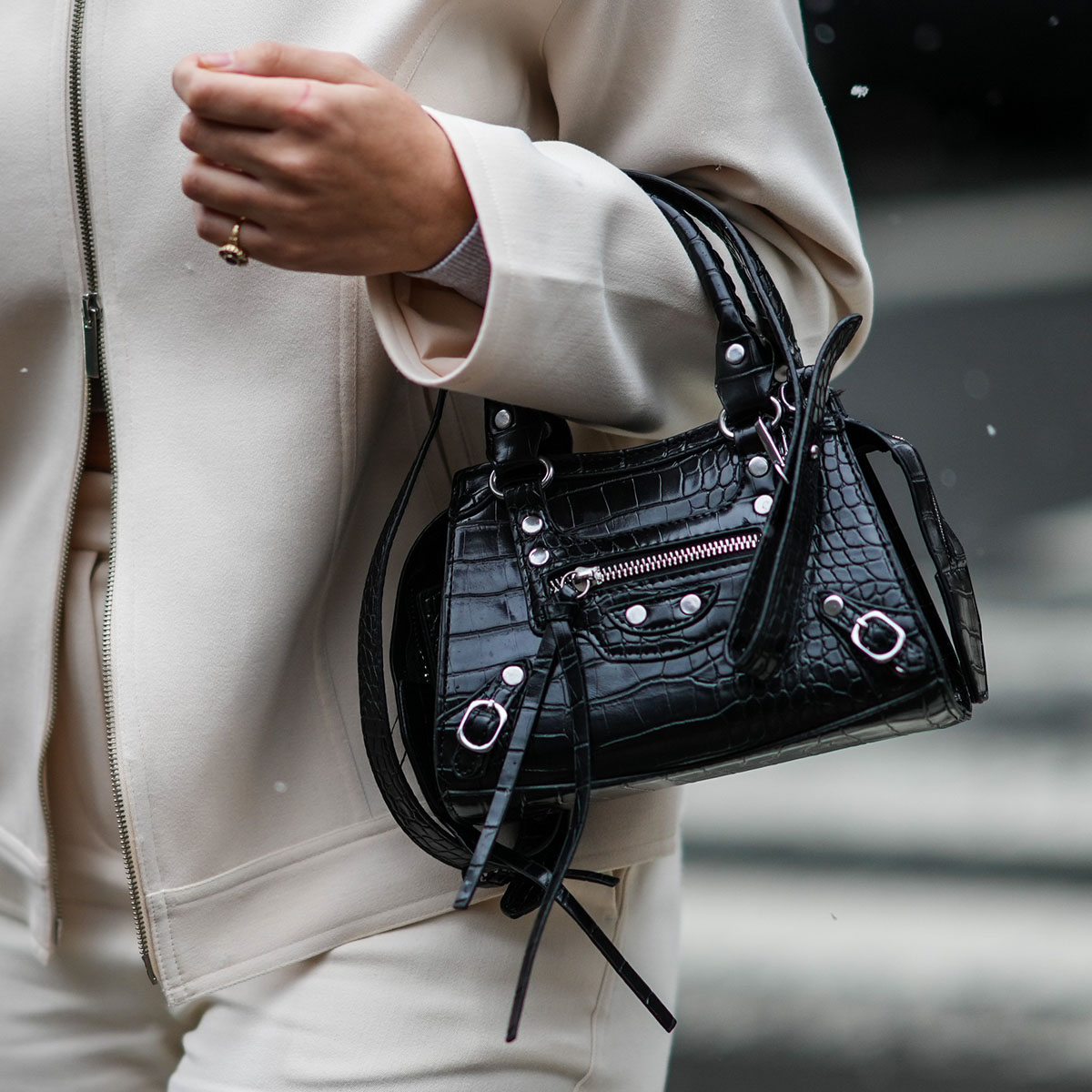 systematisk Bær tilbagebetaling Balenciaga's City Bag, Reviewed: Is It Worth the Money? | Who What Wear