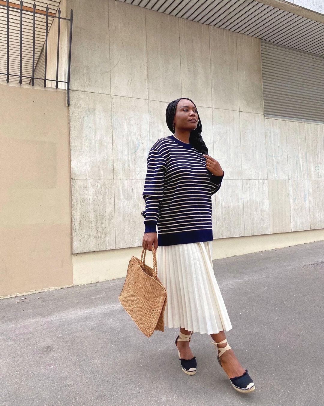 French Girl Spring Shoes: @frannfyne wears a pair of espadrilles