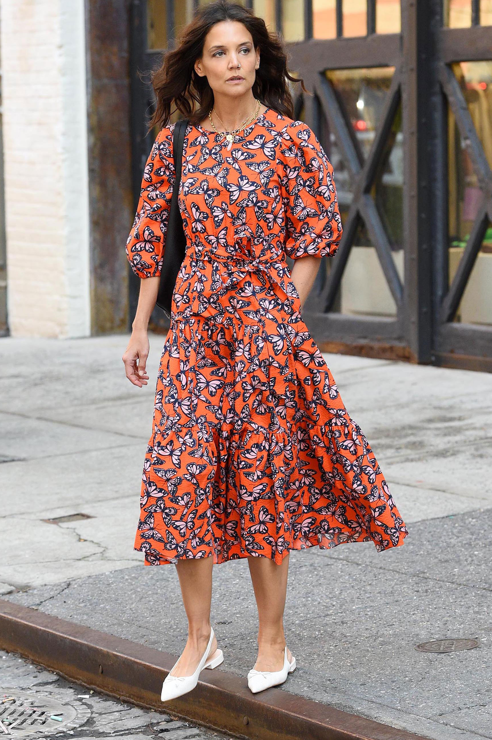 Katie Holmes Just Wore the Flat Shoes French Women Live In