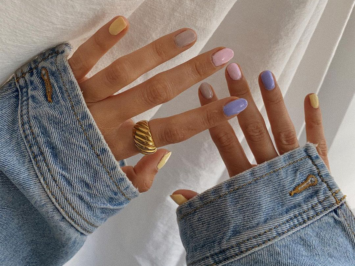 Spring Nail Colors: @LAURENCROWE88 with mis-matched pastel painted nails