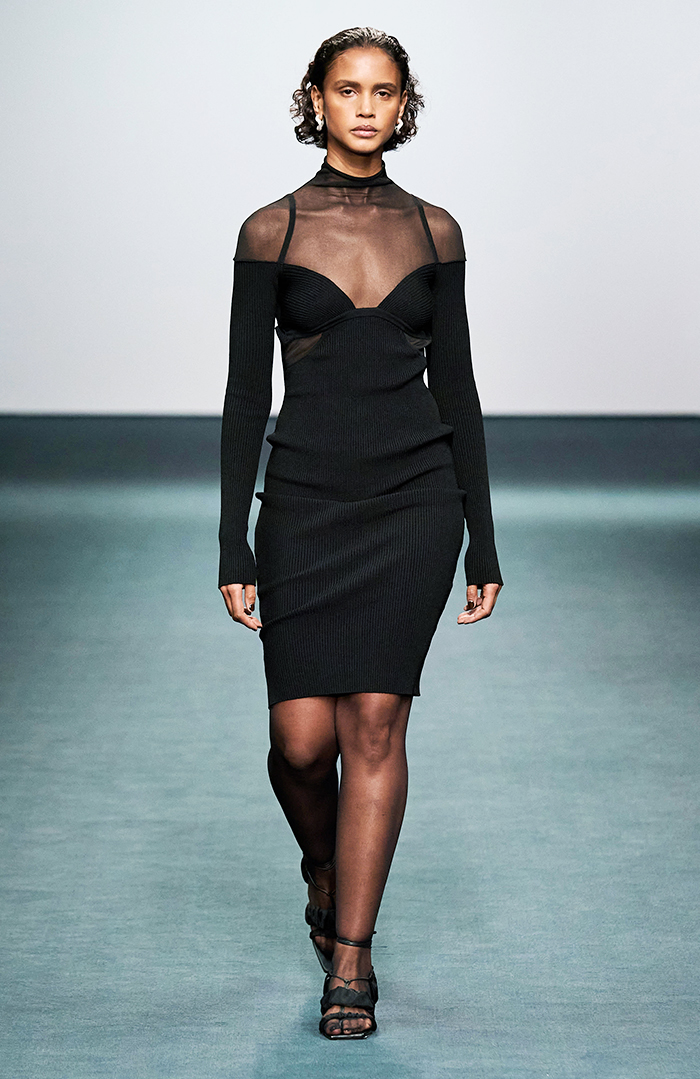autumn winter 2022 fashion trends: 90s minimalism at Nensi Dojaka