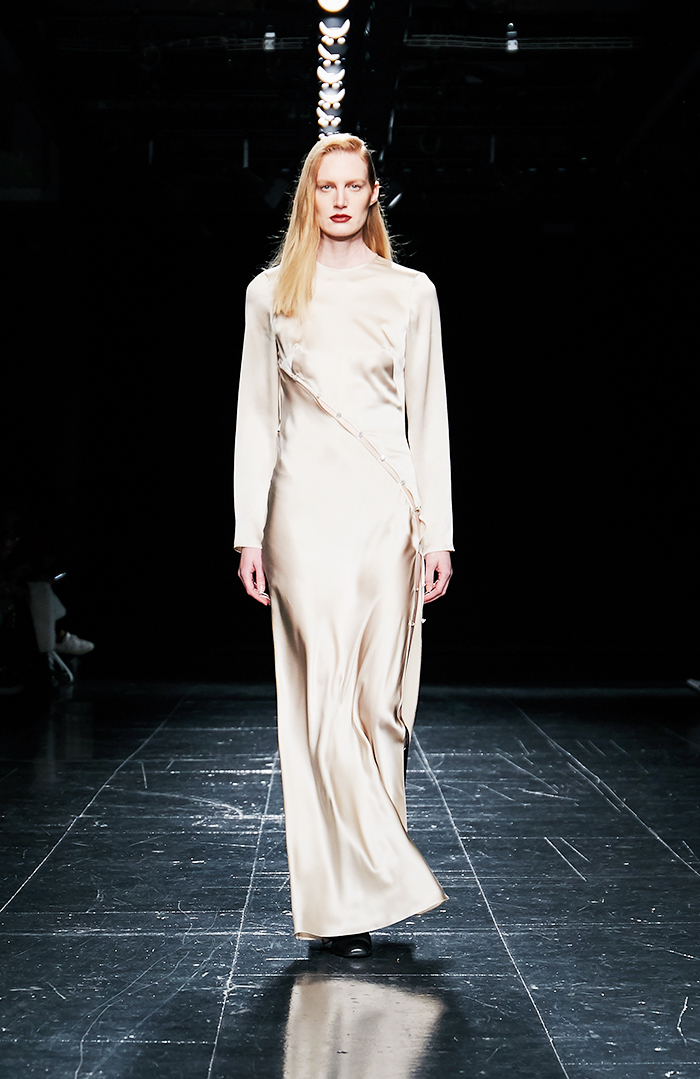autumn winter 2022 fashion trends: 90s minimalism at Eftychia