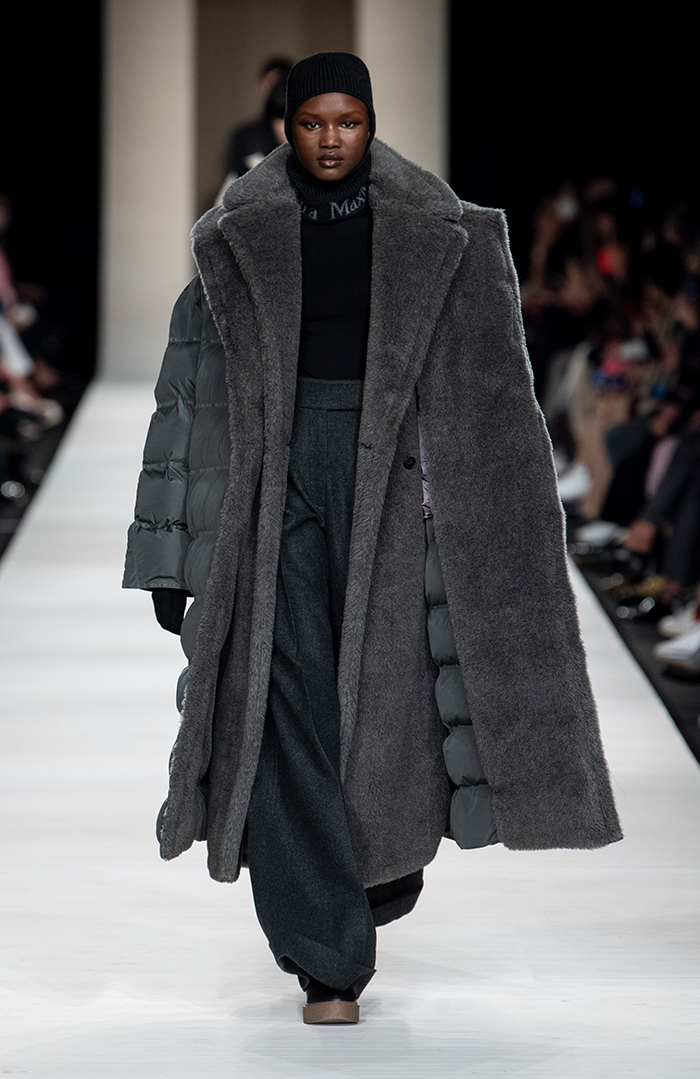 autumn winter 2022 fashion trends: oversized clothes at Max Mara