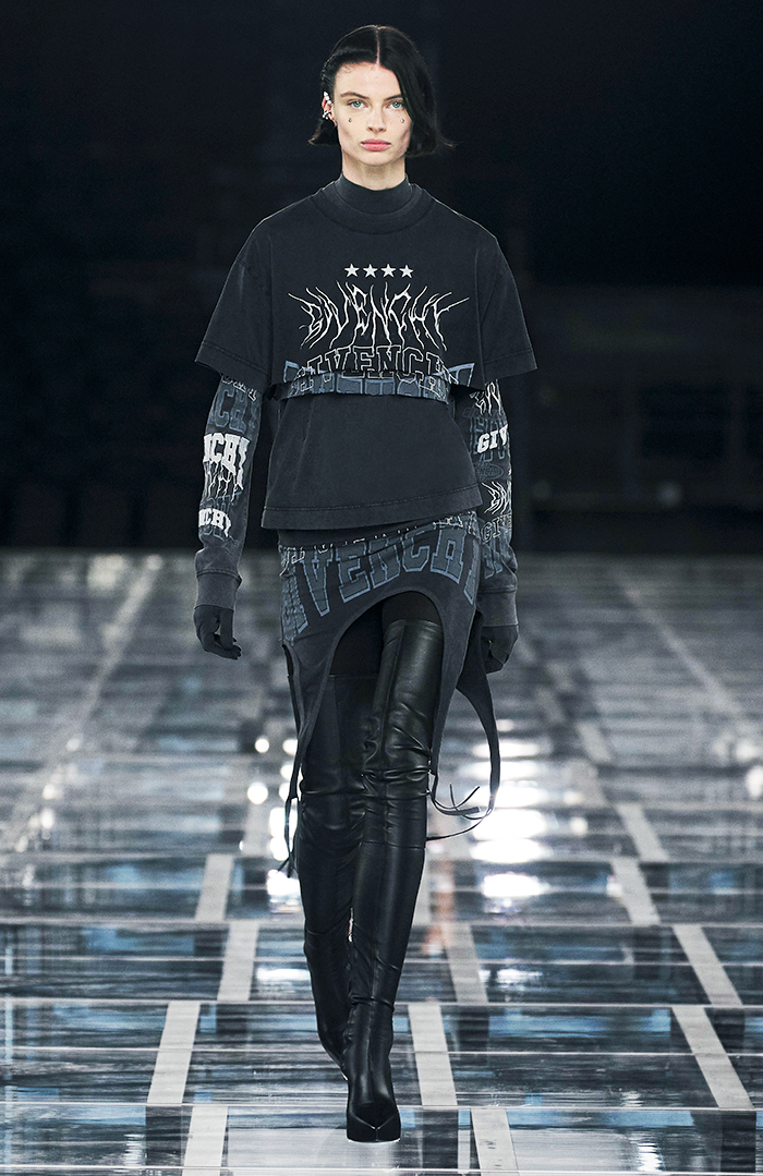 autumn winter 2022 fashion trends: gothic looks at Givenchy