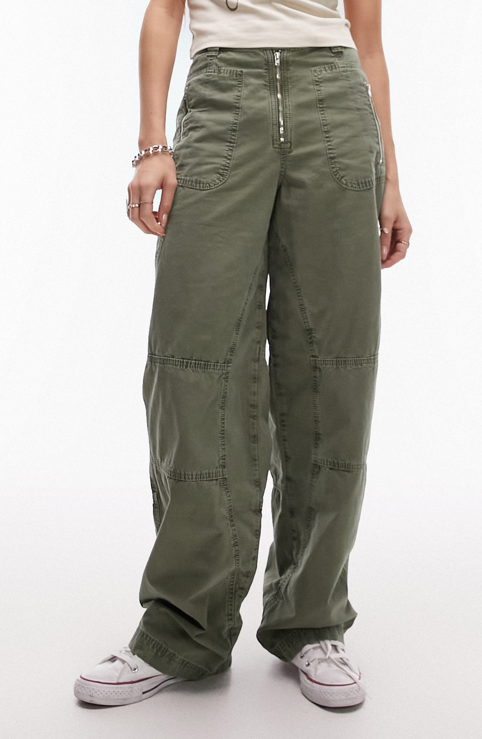 7 Cargo Pants Outfits the Fashion Set Is Wearing on Repeat | Who What Wear