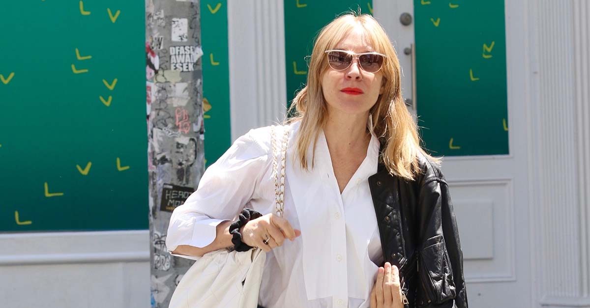Chloë Sevigny's 5-Piece Anti-Trend Outfit Is Ridiculously Easy to Copy