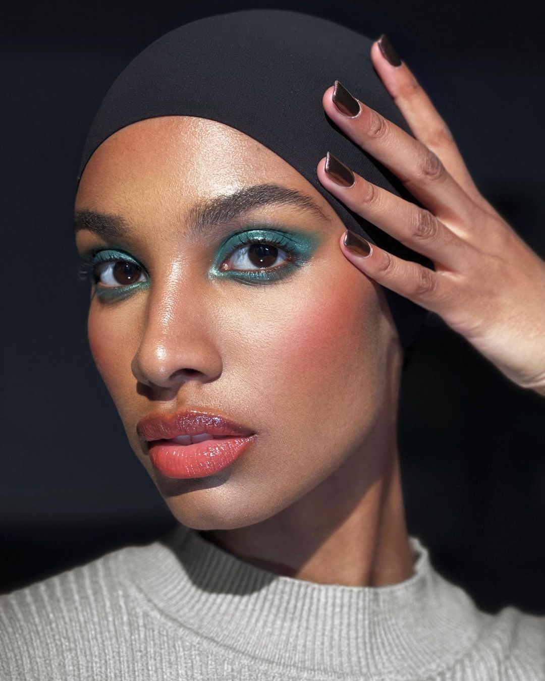 @babskymakeup: Autumn/Winter 2022 Makeup Trends: Sapphire Blue Eyeshadow