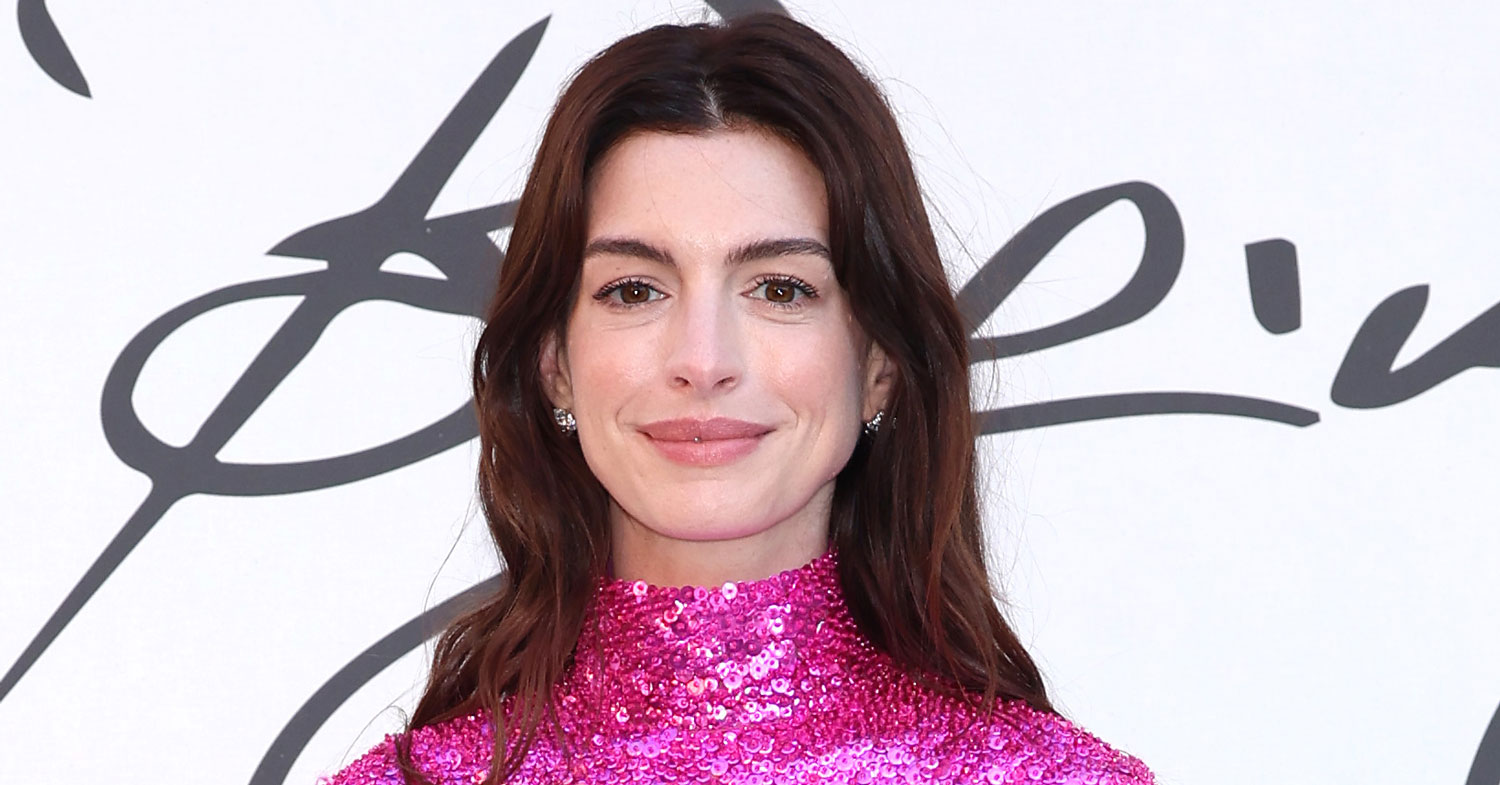 Anne Hathaway's 6-Inch Miniskirt and Platforms Just Won Sewing Week