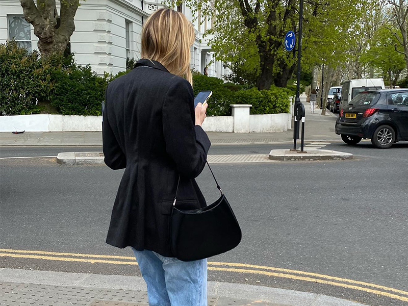 Fashion People in Paris Make Jeans Look Elegant By Wearing These 5 Basics