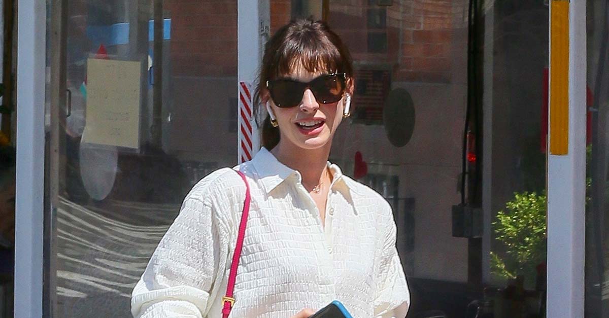 Anne Hathaway Just Wore Short Shorts and Flats In the Most Effortlessly Chic Way