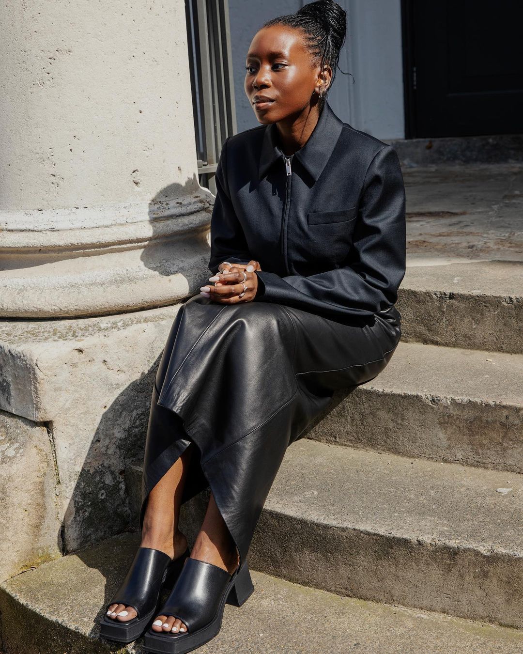 17 Powerful Ideas How To Wear Black Leather Skirts 2023 -  LadyFashioniser.com