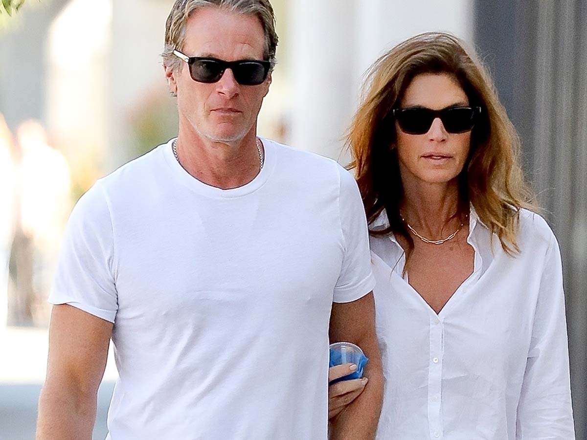 Cindy Crawford Wore the Uncomplicated Uniform That French Girls Love On a Date