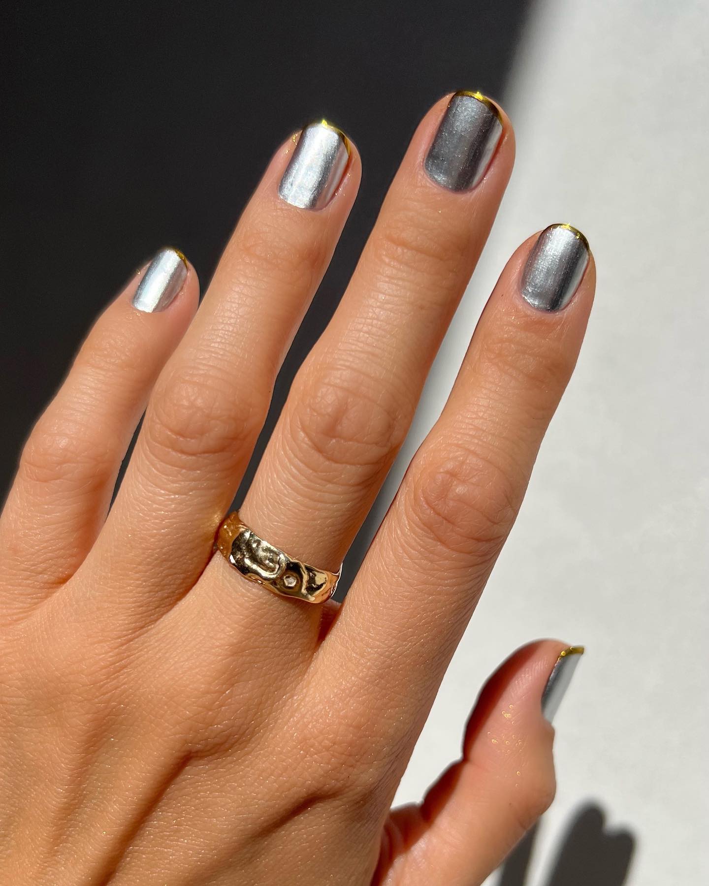 Winter Nail Trends 2022: Chrome