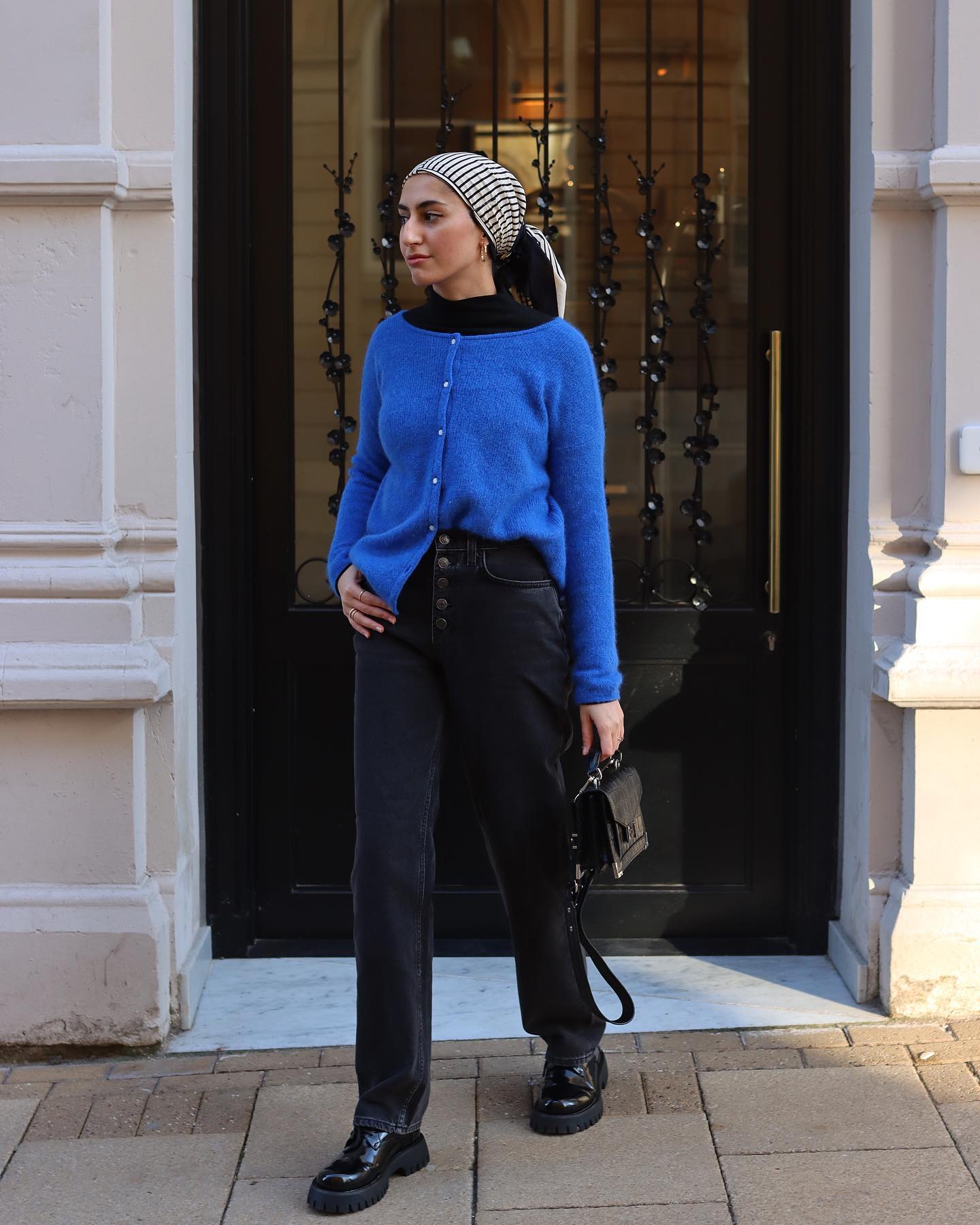 Blue Cardigan Black Jeans Outfit