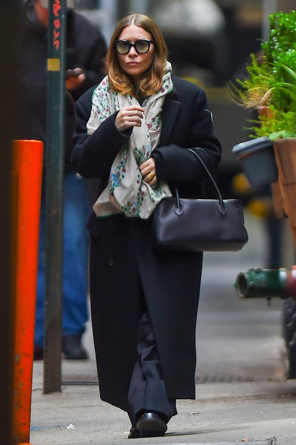 Duster coat trend: Mary-Kate Olsen