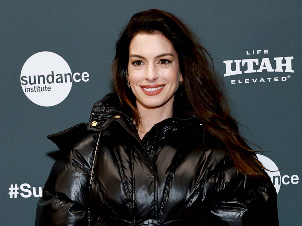 Anne Hathaway Went Pantsless In a Puffer and Tights On the Red Carpet