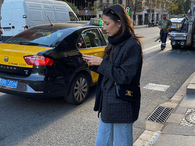 Fashion People Wear This Anti-Skinny-Jeans Trend With These 5 Basics