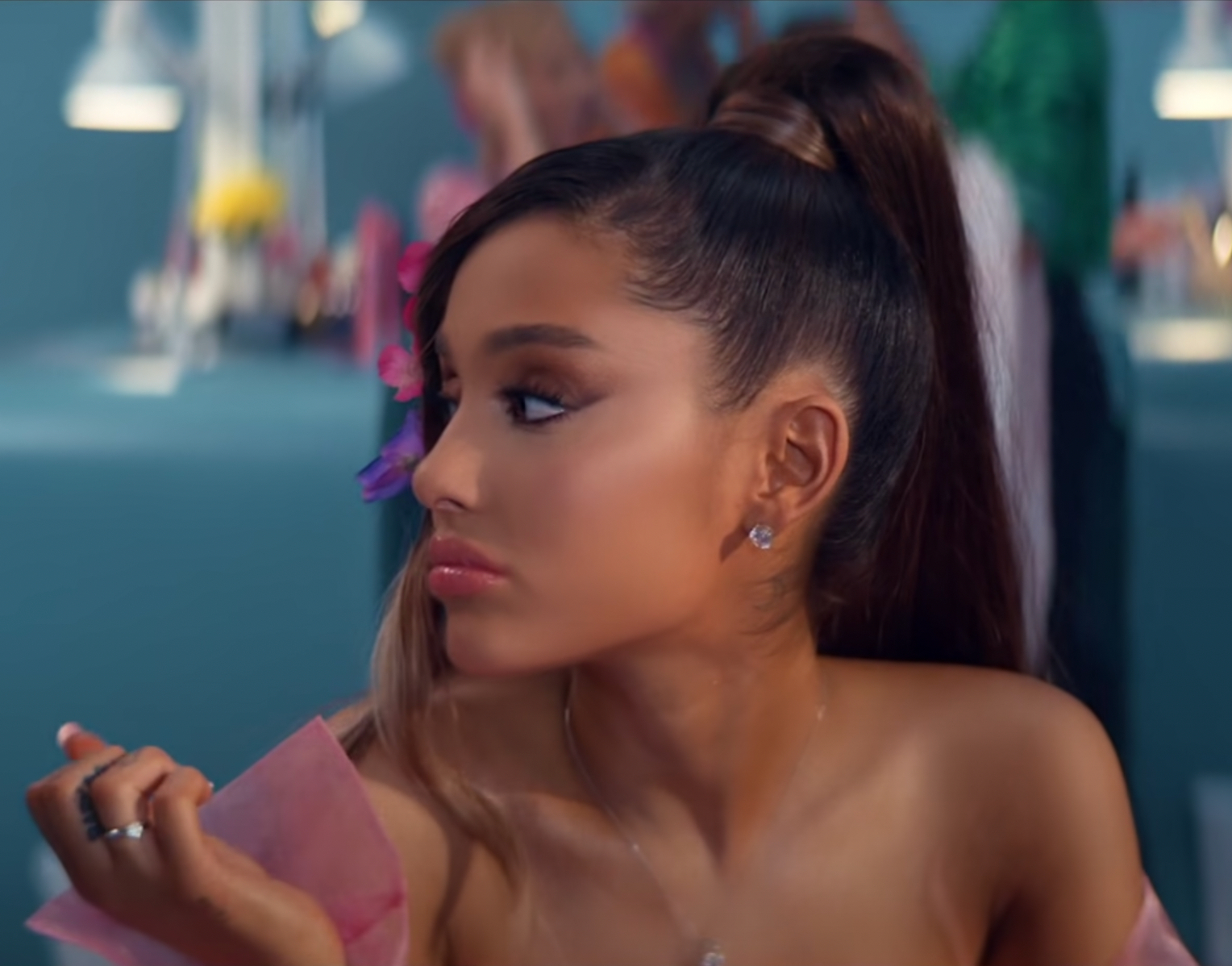 gør dig irriteret Sightseeing Hvem Ariana Grande's Makeup Artist Breaks Down 2 Iconic Looks | Who What Wear