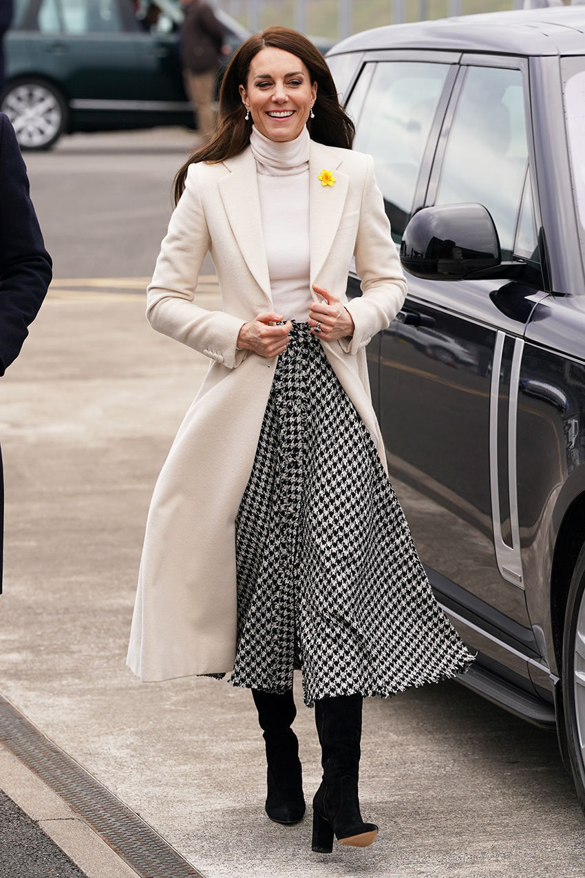 Shop Kate Middletons skirt on the high street