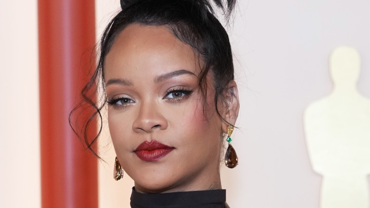 How to Re-Create Rihanna’s Oscars Beauty Look