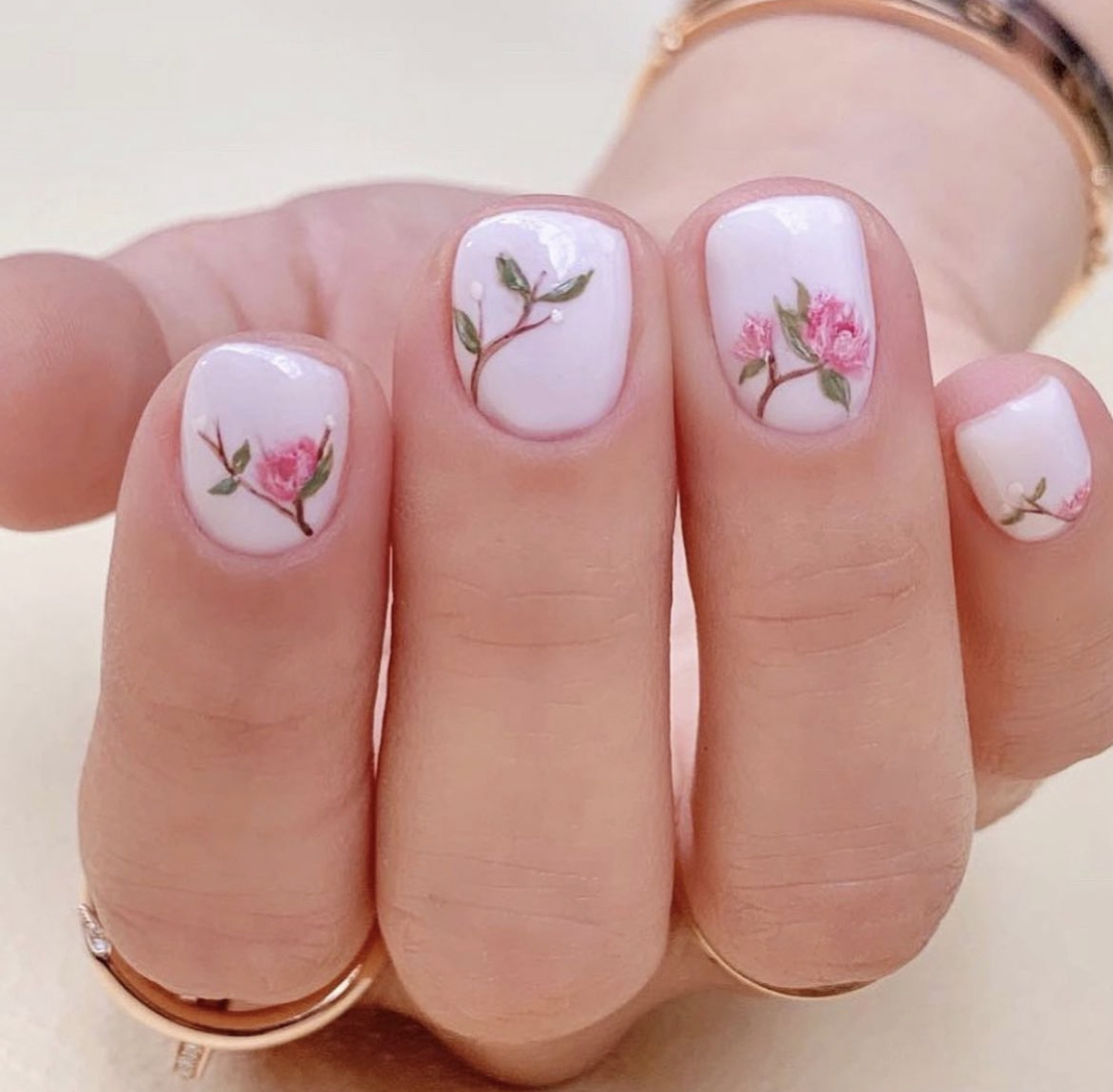 Dried Flower Nails Are the Trend For People Who Just Can't Quit Summer