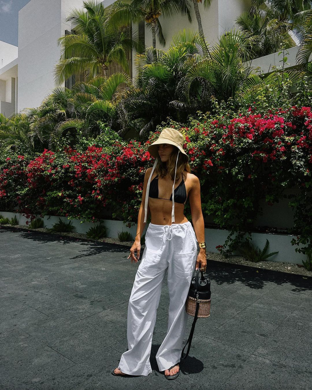 lorna luxe sur Instagram : If you don't own a Zara white blazer we