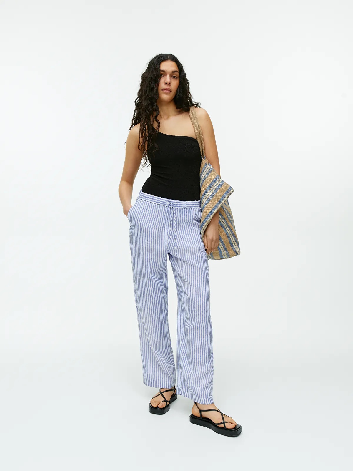 Arket's Linen Drawstring Trousers Are Perfect for Summer | Who What Wear UK