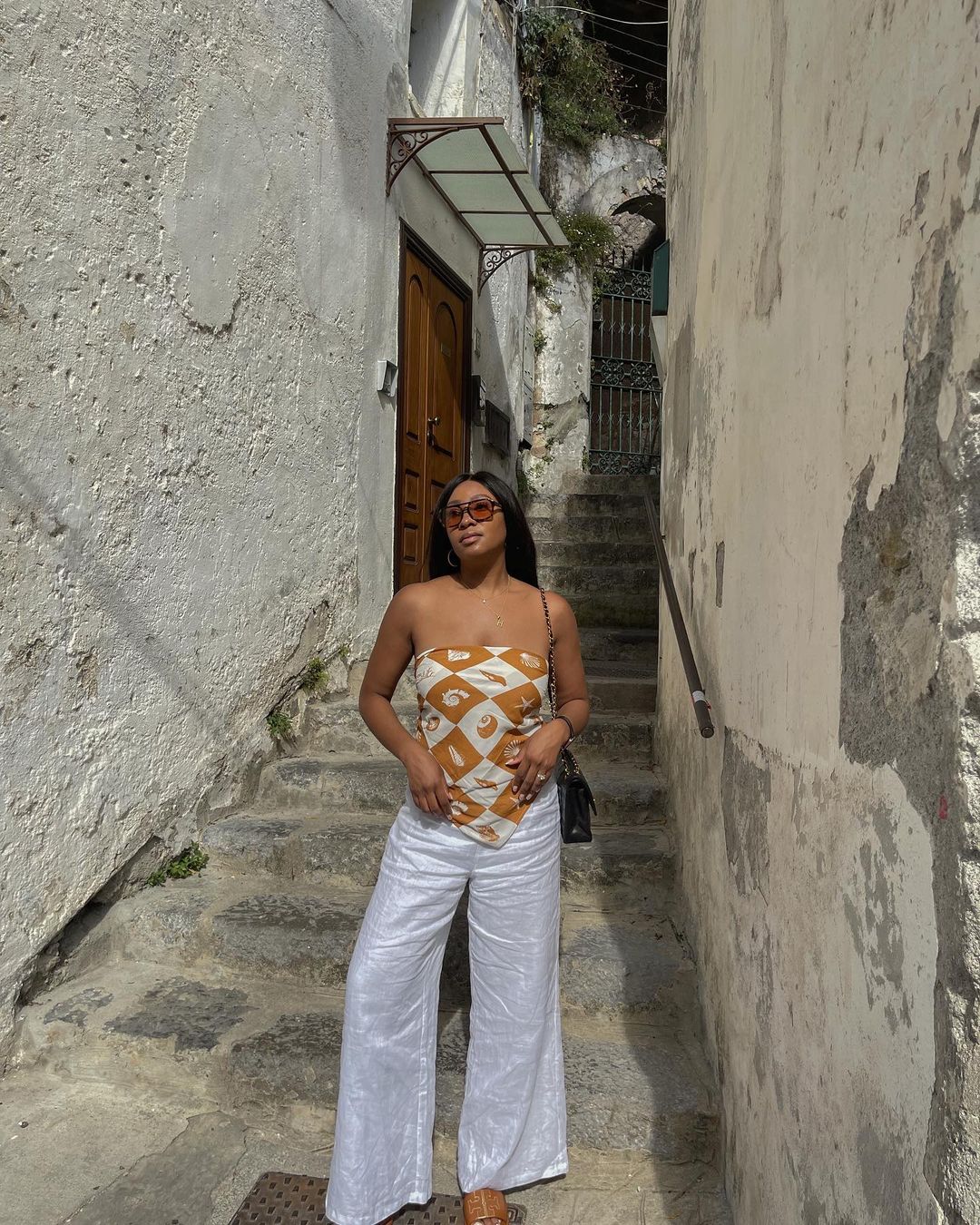 Summer Trouser Outfits: @simplytandya wears a scarf top and white linen trousers