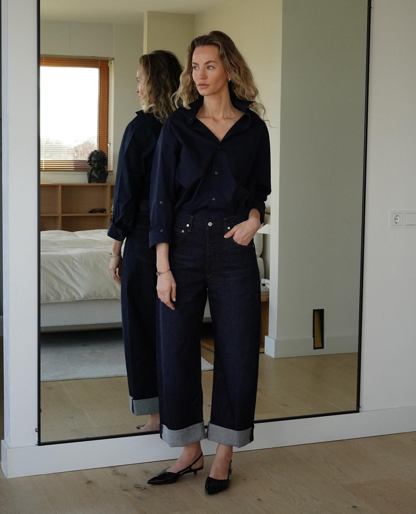 Anouk Yve 13 Stylish Outfit Ideas With Cuffed Jeans Citizens of Humanity Ayla  Dark Denim Slingback Heels