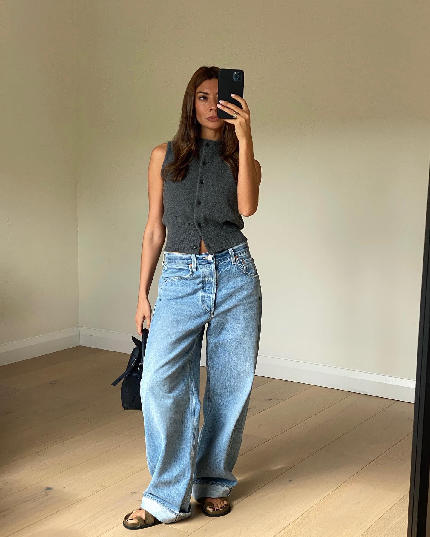 Marianne Smyth 13 Stylish Outfit Ideas With Cuffed Jeans Sleeveless Sweater Vest Baggy Denim Sandals
