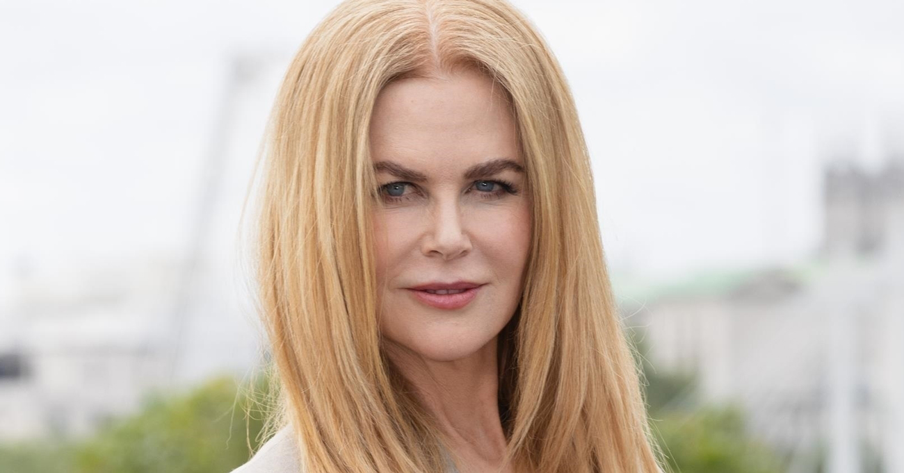Nicole Kidman Just Made Sneakers Look Posh at the Airport