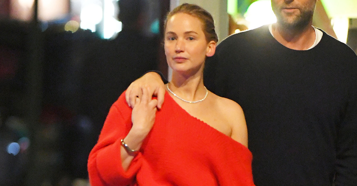 Jennifer Lawrence Wore a Ballet Flats Outfit For Date Evening