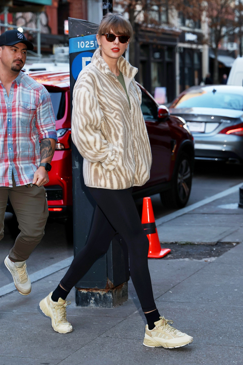 Taylor Swift wearing leggings and sneakers