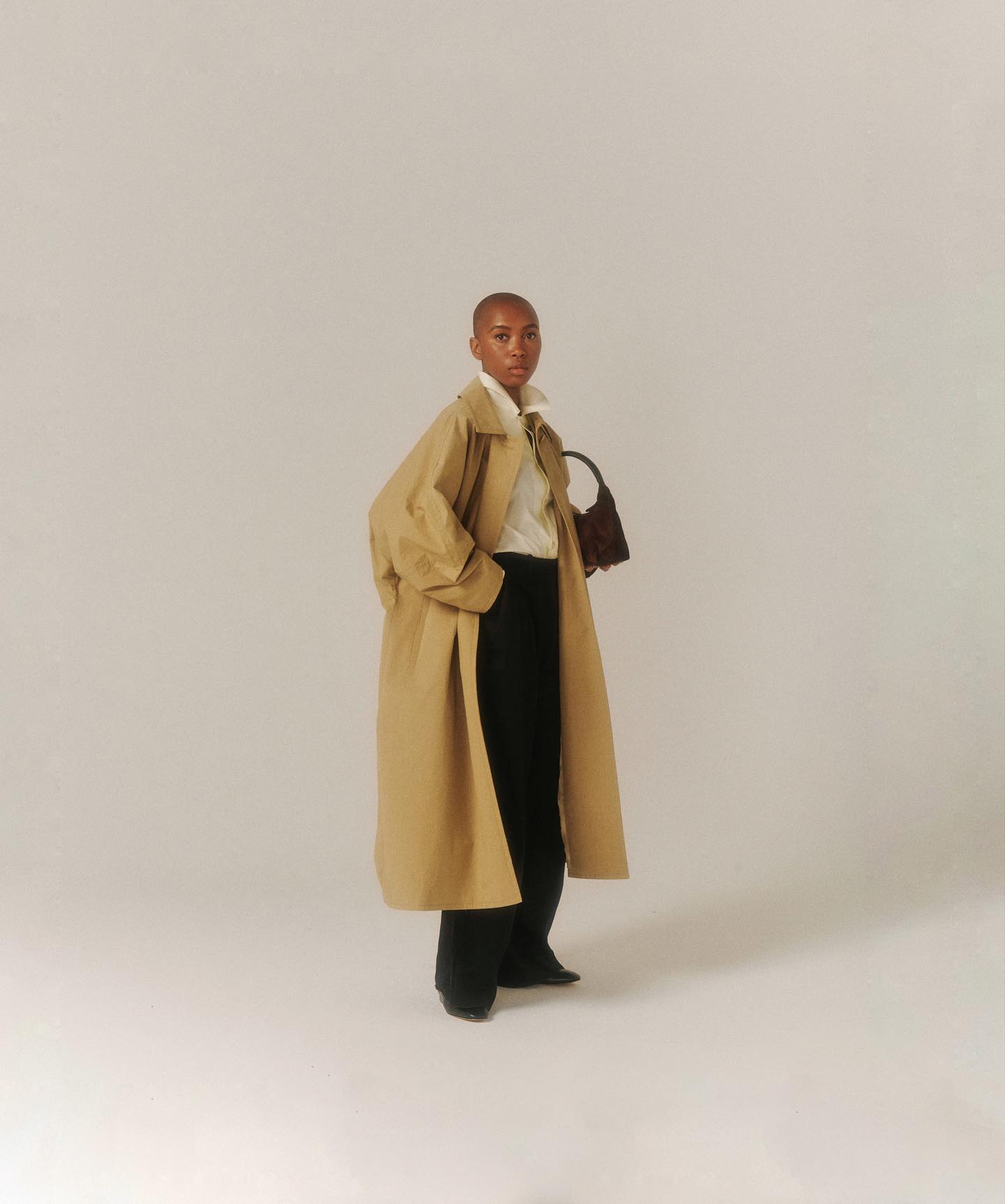 Influencer Mairs Martins 30 Fall Outfit Ideas Trench Coat Black Trousers