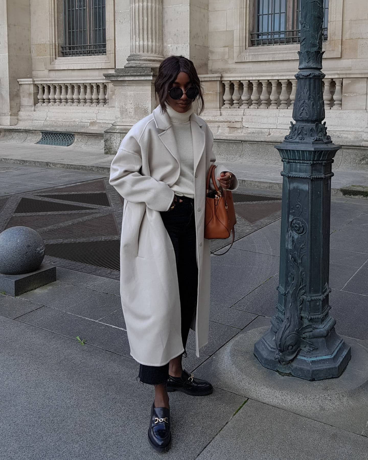Influencer Aida 30 Fall Outfit Ideas Neutral Coat Tote Bag Loafers
