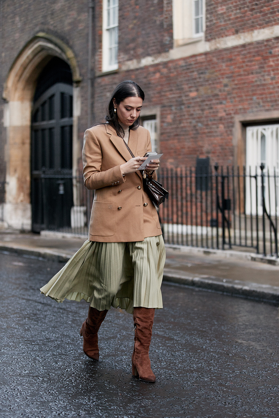 How to Wear Long Skirts if You're Short - Venti Fashion